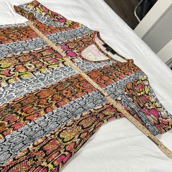 New Lucky & Blessed Animal Print Keyhole Neck Soft Stretchy Tee Women’s Size L - Picture 3 of 6